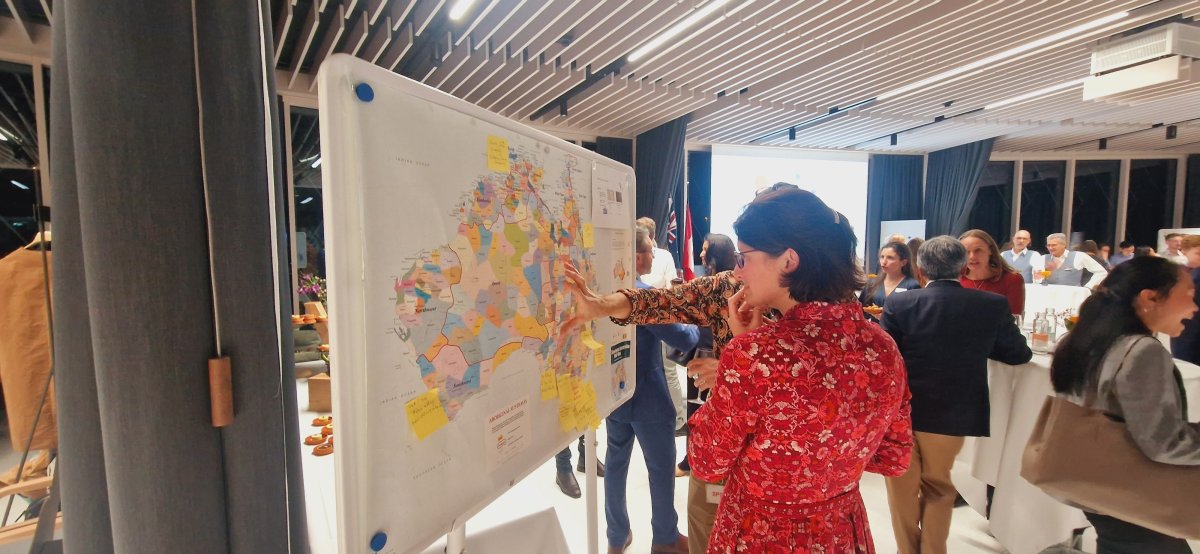 Sharing stories and pinning connections on the Australian Network Map.