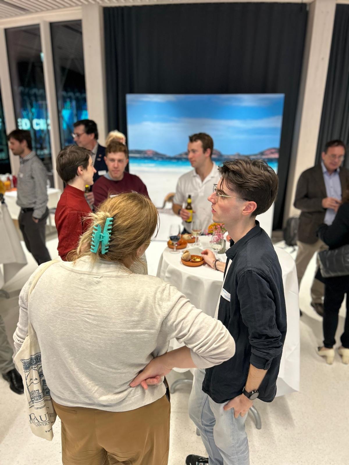 ASAIN members meeting and mingling.