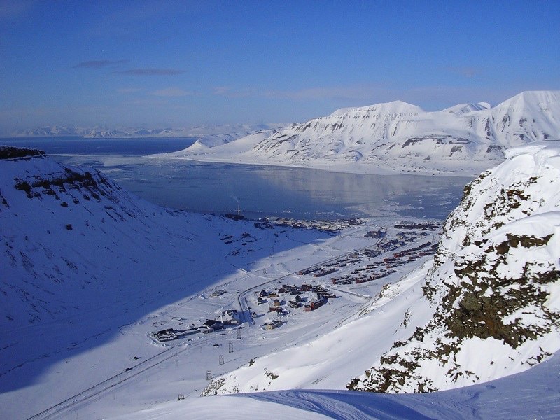 The town of Longyearbyen, Spitzbergen, where the University Centre in Svalbard offers a diverse curriculum in Arctic science and technology. 